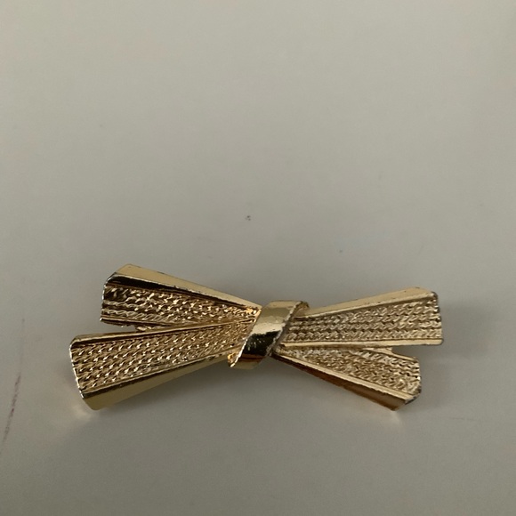 Vintage 90’S GERRY’S Gold X Bow Pin Metal Brooch Lapel Excellent condition - Picture 5 of 11
